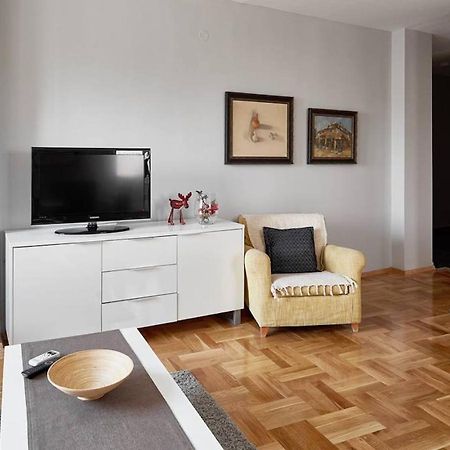Bright Apartment Near City Center Skopje Exterior photo