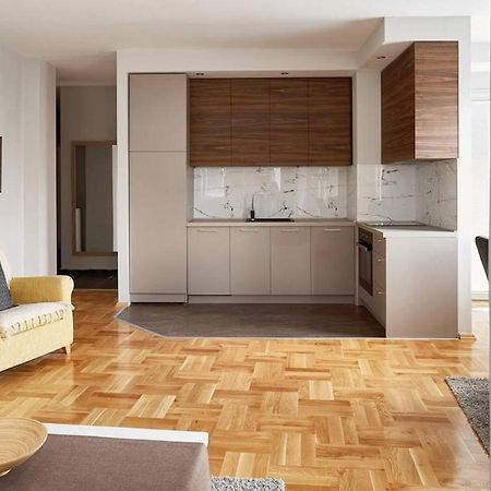 Bright Apartment Near City Center Skopje Exterior photo